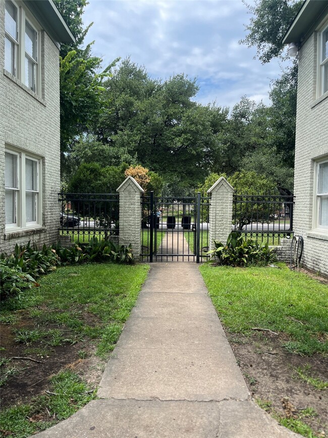 Photo - 1024 Heights Blvd Unidad True