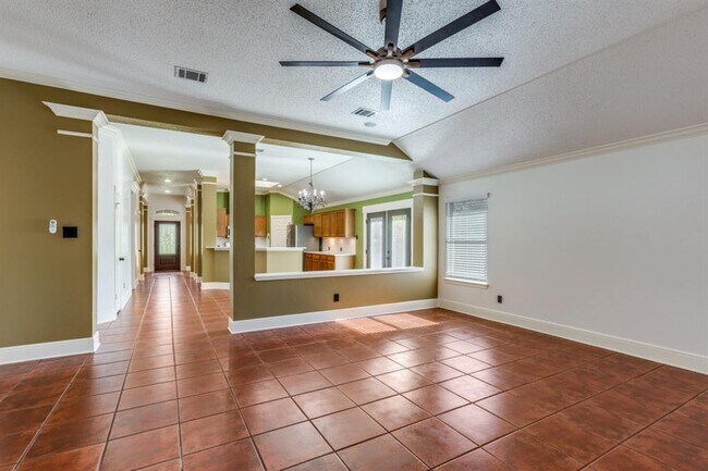 Photo - 4815 Sika Way