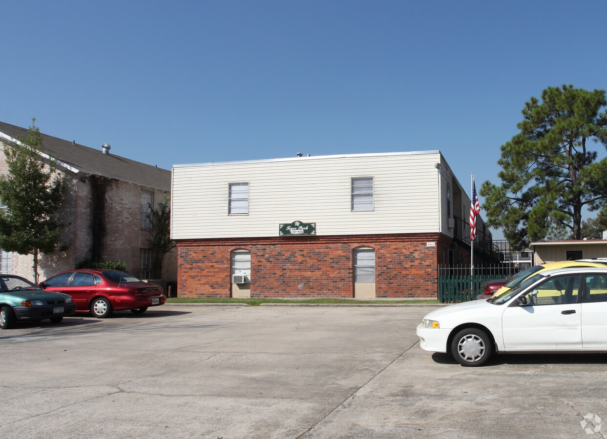 Tiger Den Apartments - Tiger's Garden Apartments