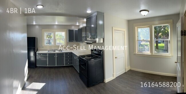 Photo - 618 Adams St SE