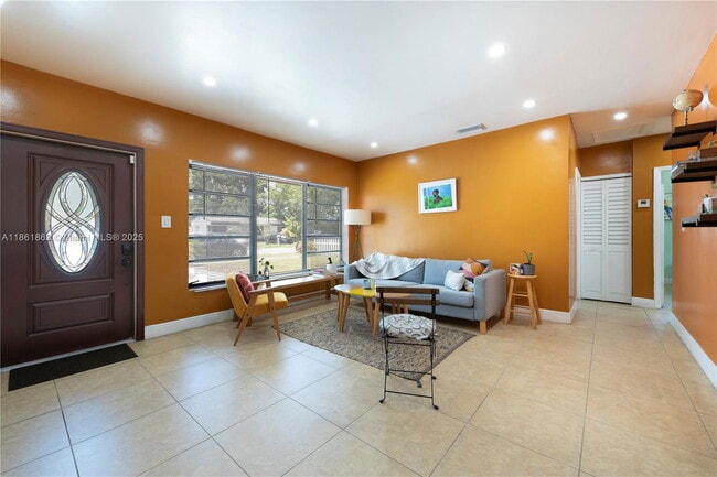 Photo - 250 NE 170th St