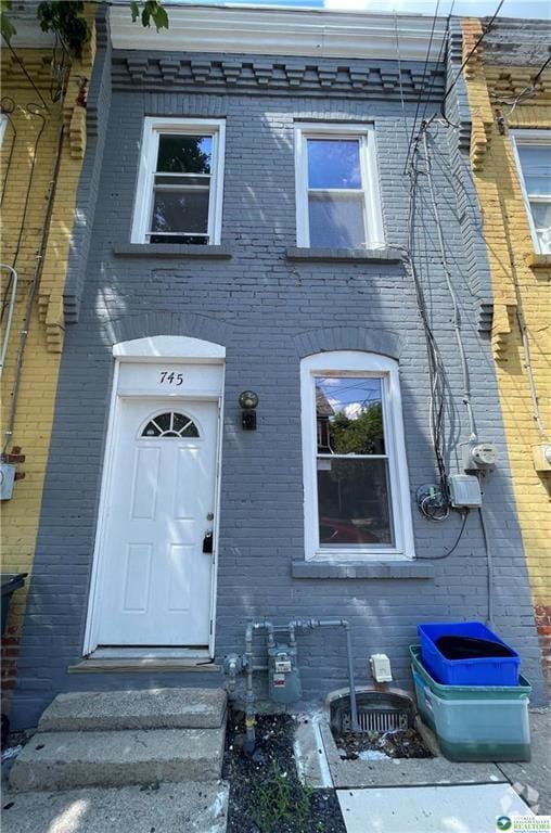 Building Photo - 745 E 6th St Rental