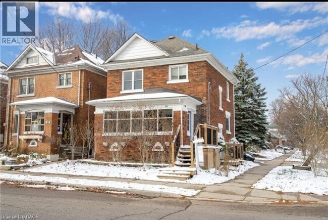 Photo - 98 Brubacher St