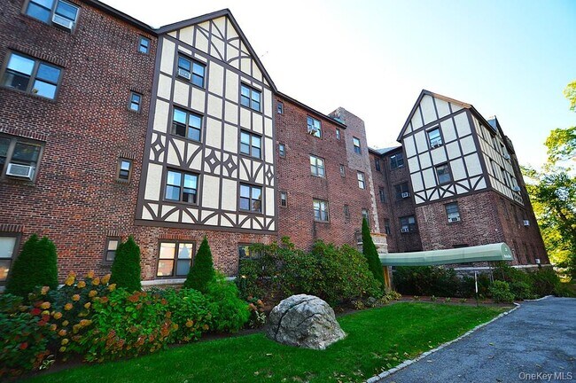 Photo - 120 Stonelea Pl Unit 3M