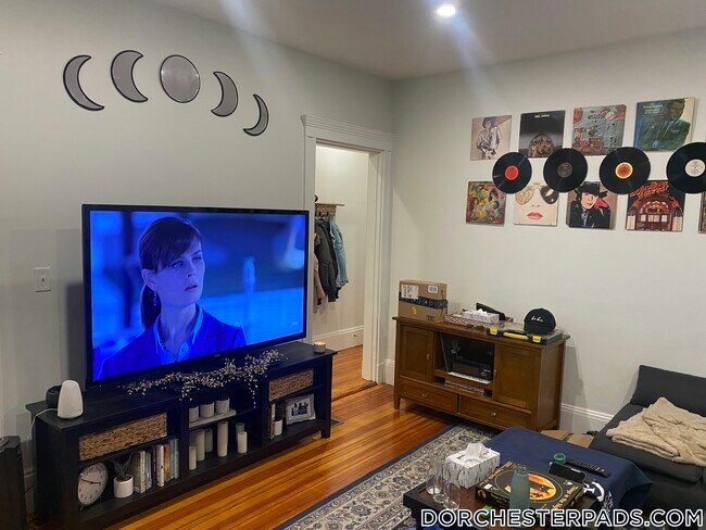 Photo - 68 Bakersfield St Unit 1