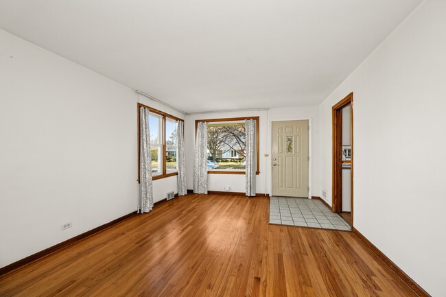 Photo - 9222 Lorel Ave