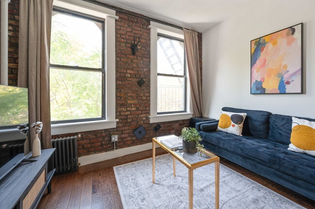 Building Photo - 74 Forsyth St Rental