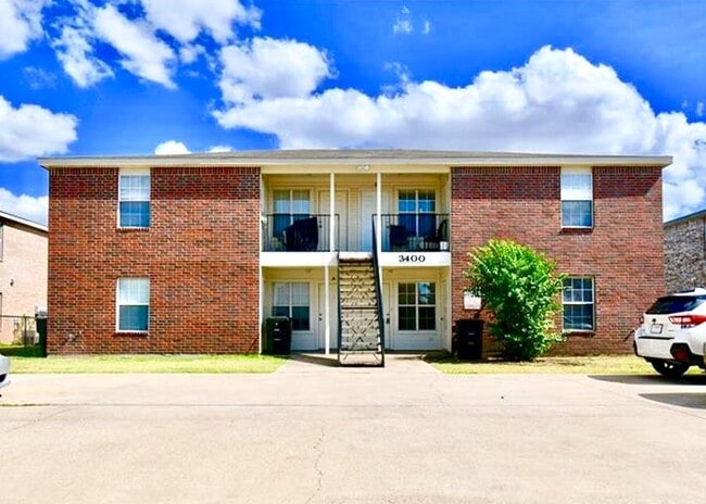 Photo - 3400 Hereford LN