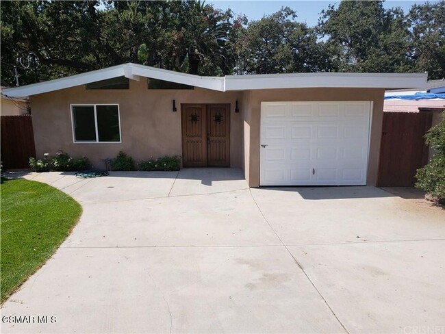 Very recently remodeled, floor to ceiling ... - Very recently remodeled, floor to ceiling ... House