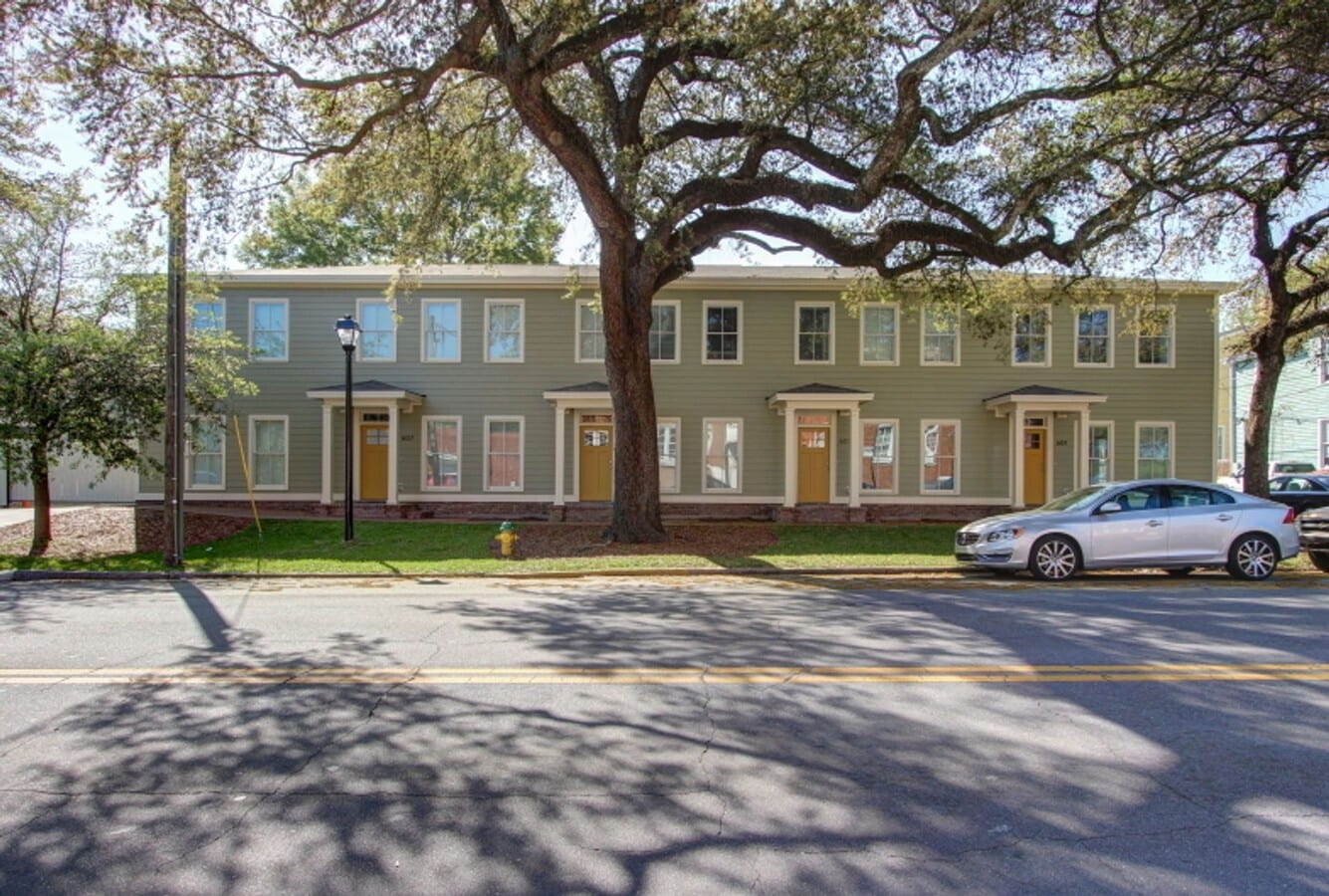 Bright 2BR Apartment in Historic Downtown with Gated Parking Discover modern living in Savannah’... - Bright 2BR Apartment in Historic Downtown with Gated Parking Discover modern living in Savannah’... Unit 554
