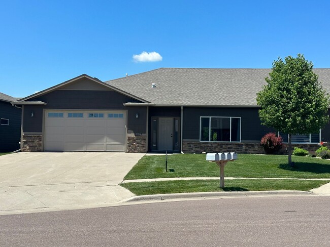 6402 Keller Cr-- Twin Home - 6402 Keller Cr-- Twin Home