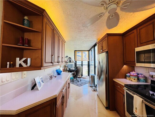 Building Photo - 10600 S Ocean Dr Unit 701