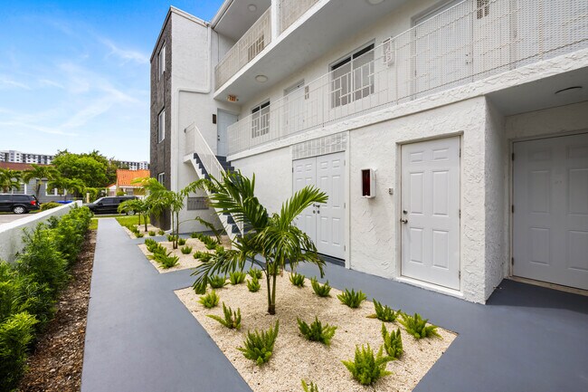 Photo - 1945 SW 5th St