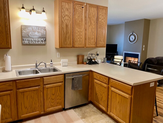 Photo - 1114 Crystal Pl W