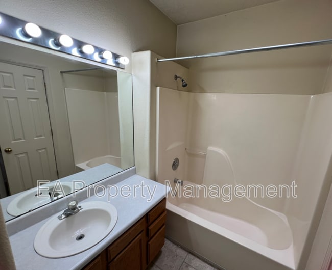 Photo - 10316 Gutierrez Rd NE