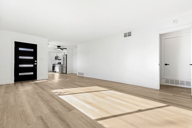 Photo - 205 Plymouth Dr