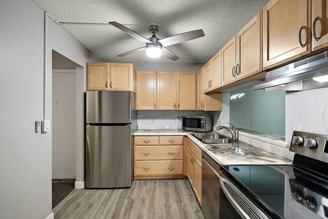 Building Photo - 10411 Cedar Lk Rd S Unit 409 Rental