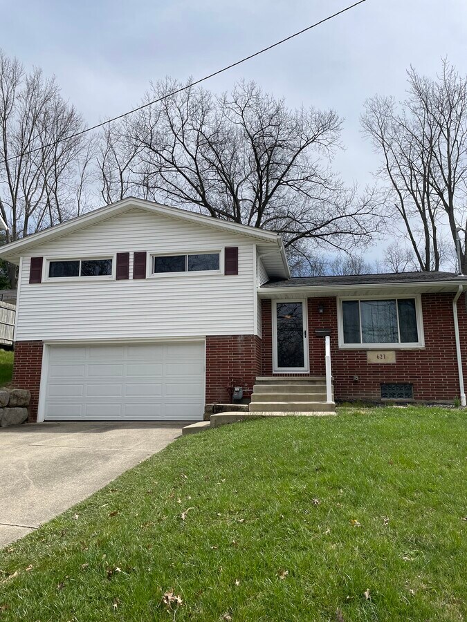 Photo - 621 Oak Hill Rd House
