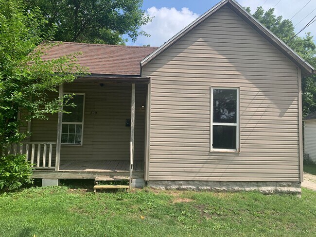 Building Photo - Recently Remodeled 2 bedroom 1 bathroom home