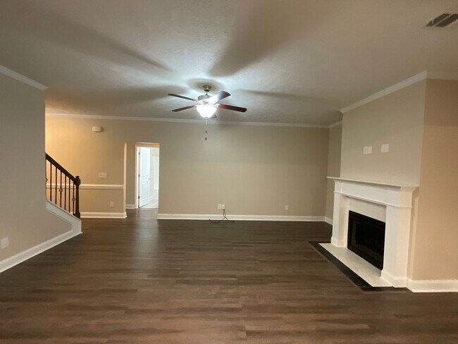 Photo - ****Rent Special***** 50% off the first re...