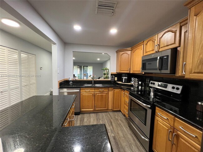 Photo - 460 Lakeview Dr