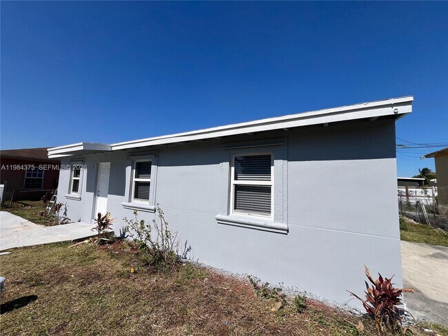 Photo - 361 NW 16th St