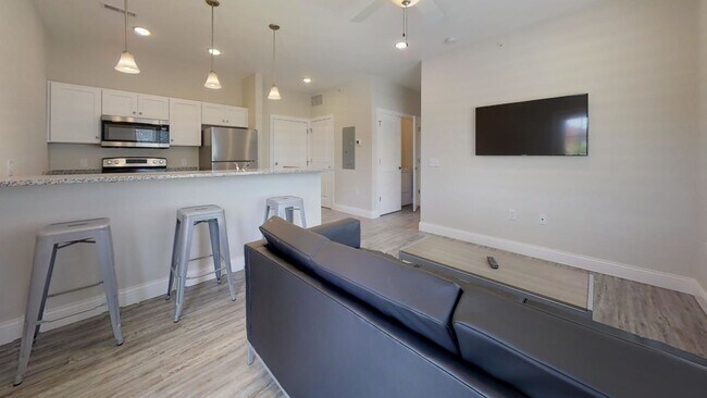 Photo - 309 W Washington St