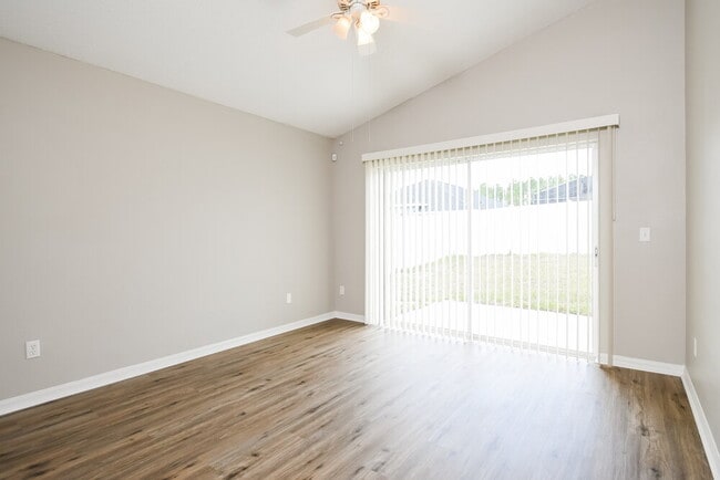 Photo - 417 Halstead Dr