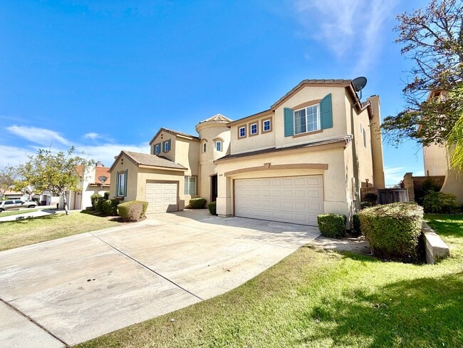 Photo - Spacious 3 Bedroom Home with Loft, Large Backyard & 2 Car Garage