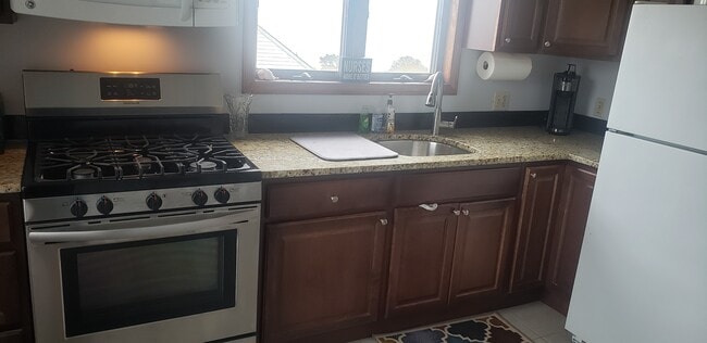 Waterviews kitchen - 19 Crest Ave Unit West Haven / West Shore