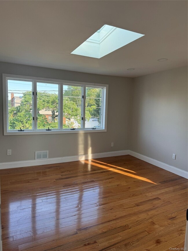 Photo - 245 Stone St