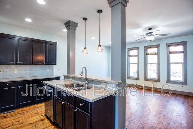 Photo - 1806 DeKalb Ave NE