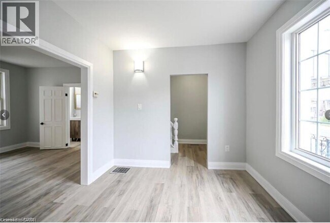 Photo - 1024 Cannon St E