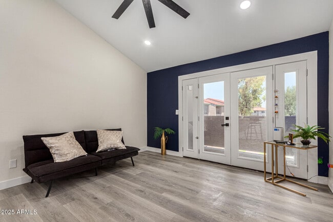 Photo - 623 W Guadalupe Rd