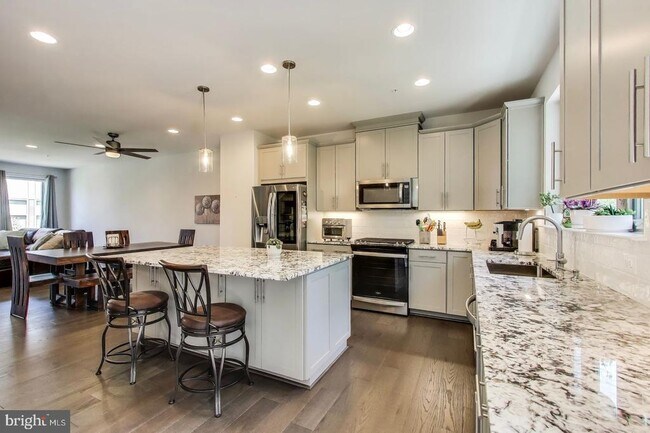 Photo - 5004 Oakmoore Dr
