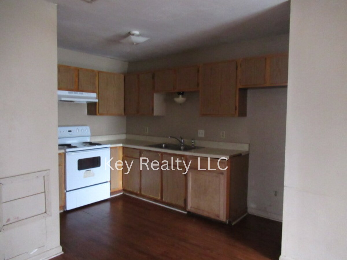 Photo - 214 - C Lee St. - Pineville, on the corner...