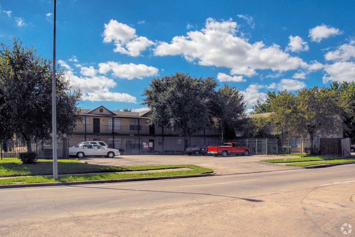 Photo - 4710 Airport Blvd