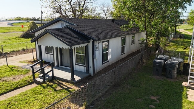 Photo - 1210 Southey St