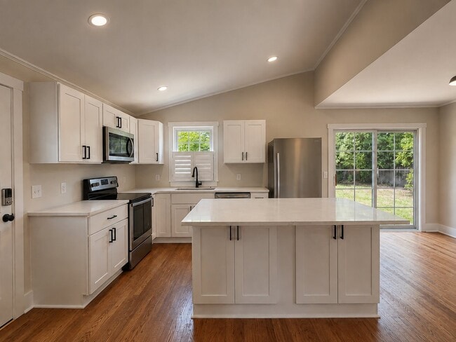 Photo - 1105 Francis Marion Dr