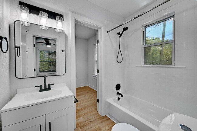 Photo - 8 bed 5 Bath house in center of West campu...