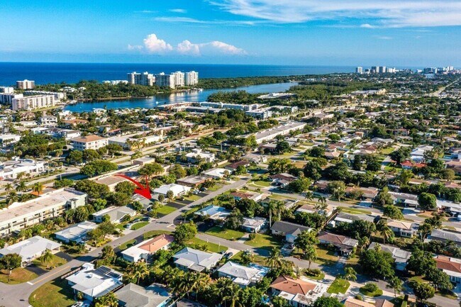 Building Photo - 2856 NE 5th Ave