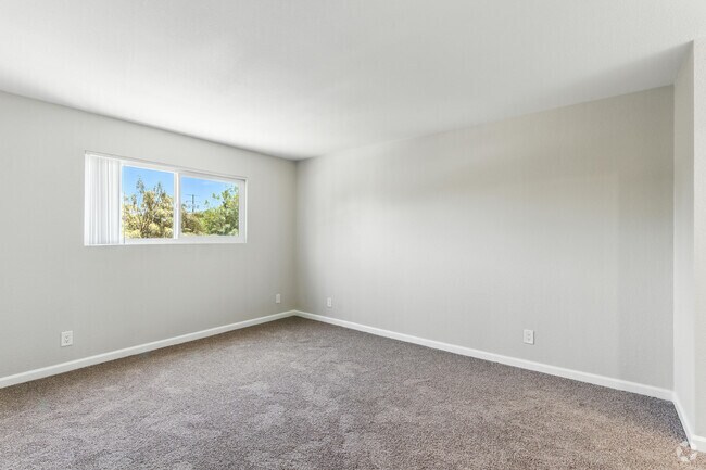 2BR, 2BA - 990 SF - 1st Bedroom