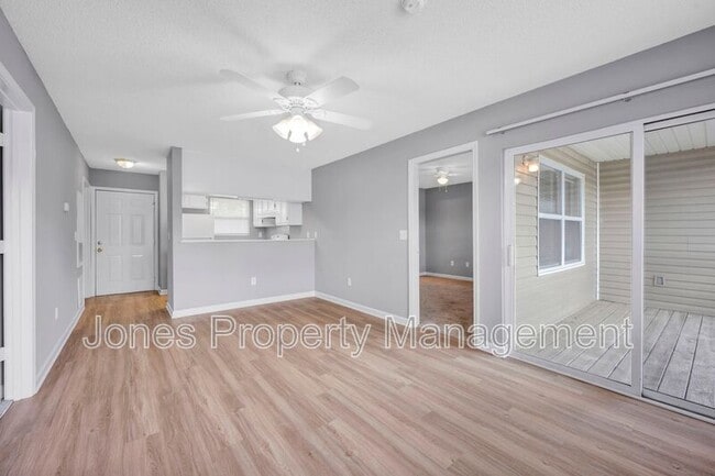 Building Photo - 307 Country Club Dr NE