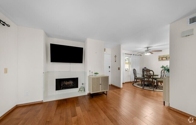 Building Photo - Updated 2 BR 1 BA Condo w/ Private Patio! Unit #15