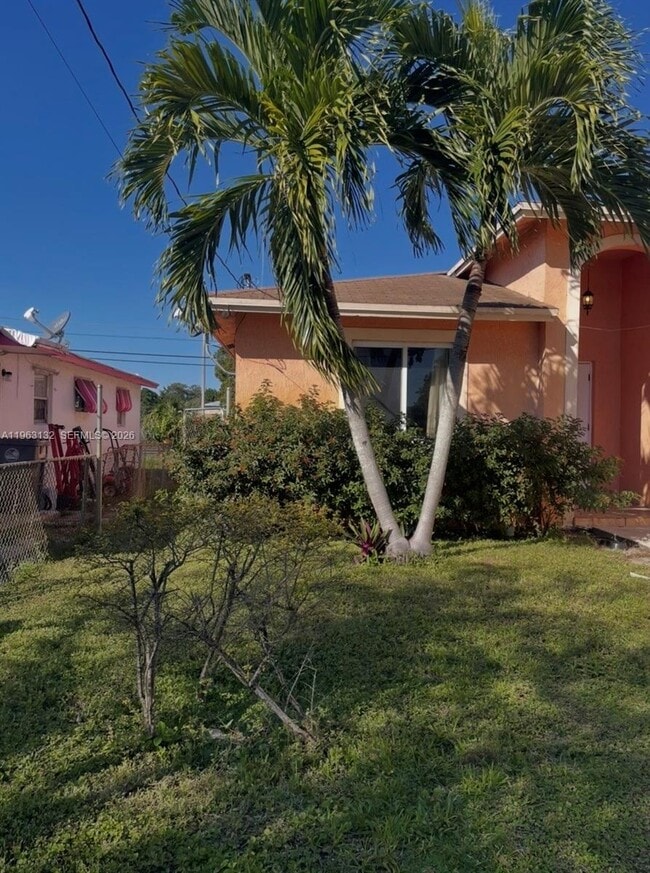 Building Photo - 5501 SW 18th St