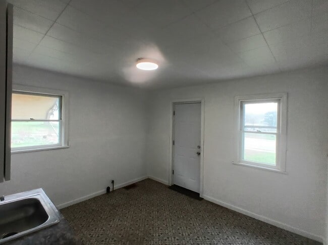 Living - 1005 Hamilton Ave