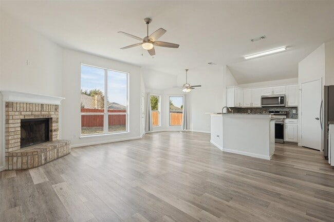 2405 Collier Dr