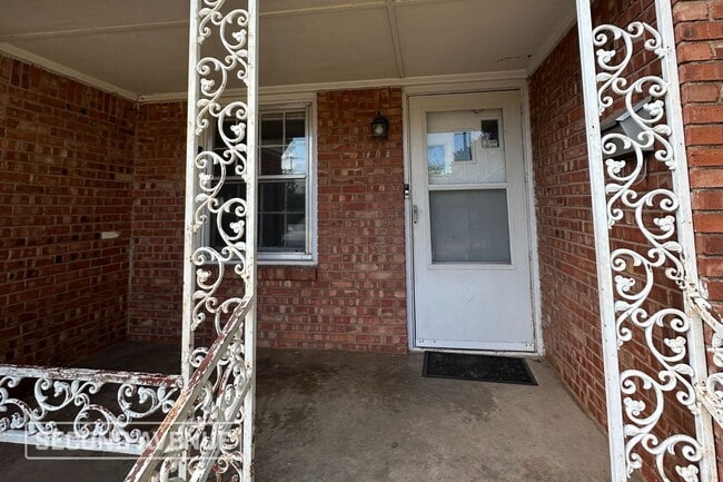 Photo - 1565 SW 43rd St