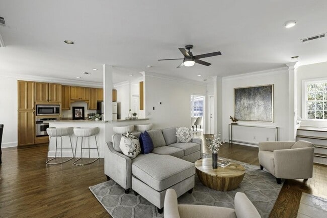 Photo - 78 Crumley St SE