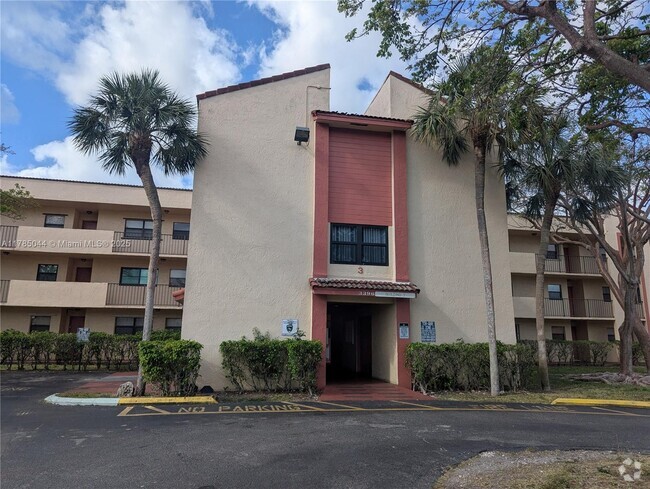 Building Photo - 3396 Foxcroft Rd Unit 302 Rental